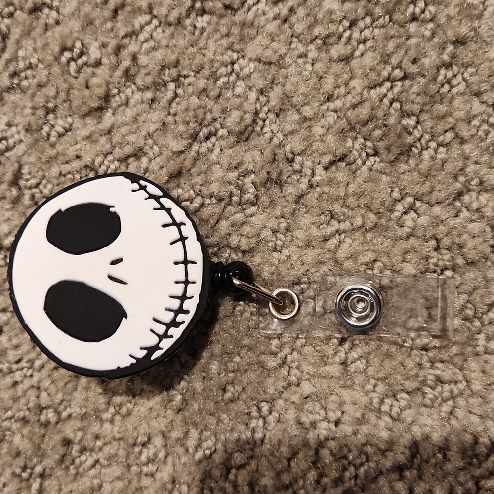 NIGHTMARE BEFORE CHRISTMAS Black and White Skull Badge Reel